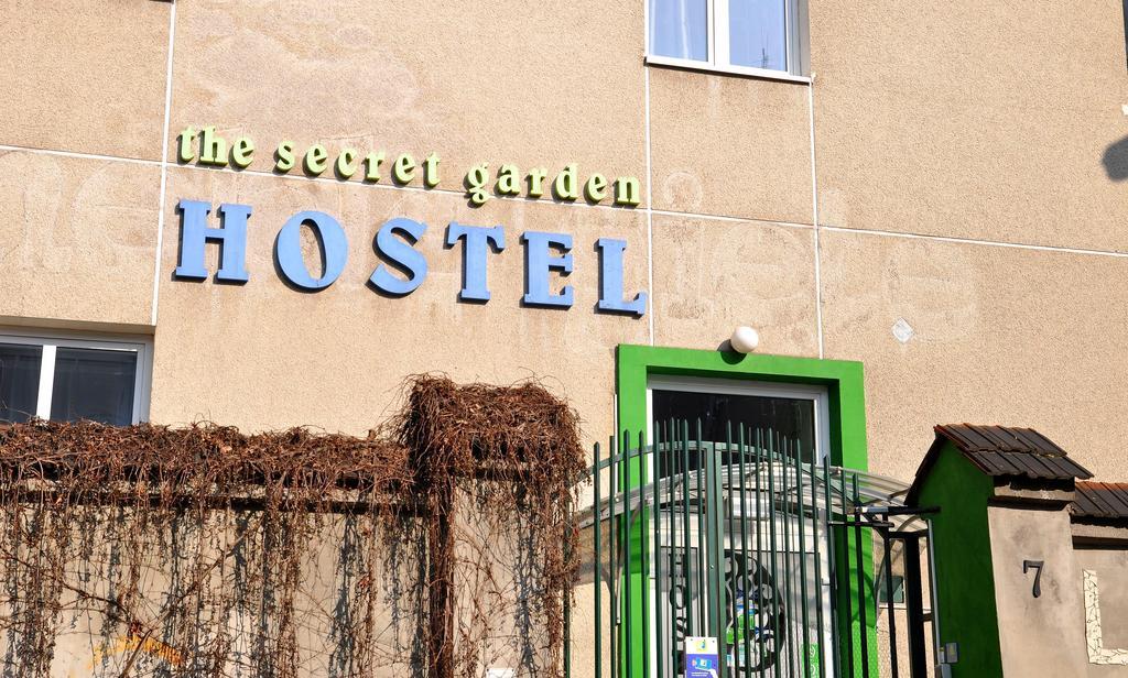 The Secret Garden Hostel คราคูฟ ภายนอก รูปภาพ